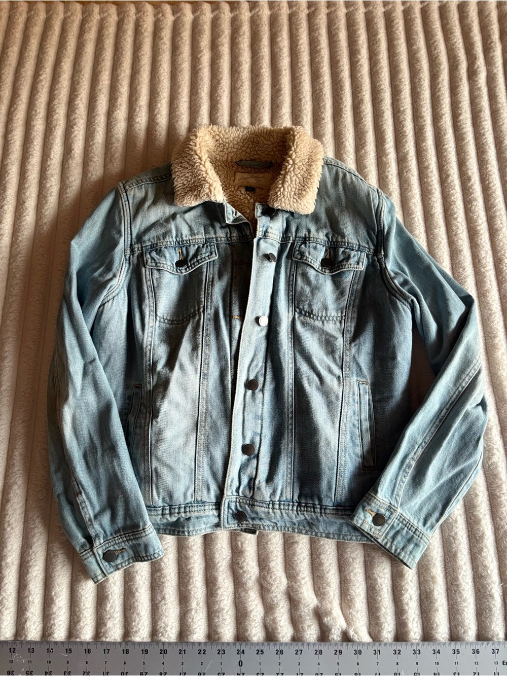 Universal Thread Light Blue Denim Jacket with Cream Sherpa Collar